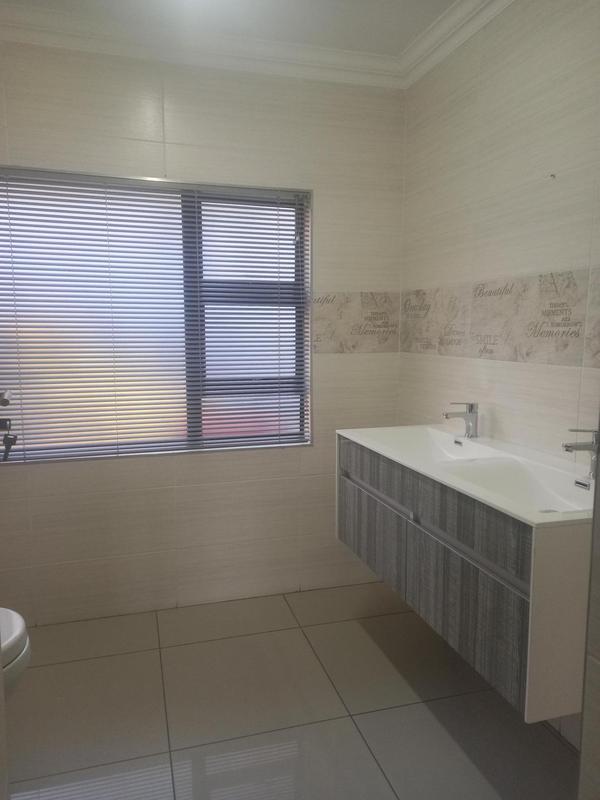 To Let commercial Property for Rent in Ontdekkerspark Gauteng