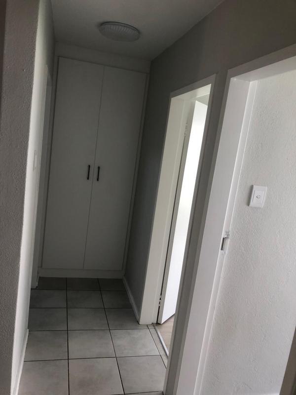 To Let 2 Bedroom Property for Rent in Roodekrans Gauteng