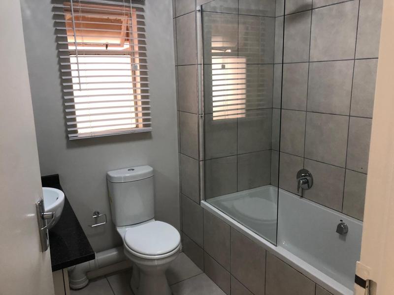 To Let 2 Bedroom Property for Rent in Roodekrans Gauteng