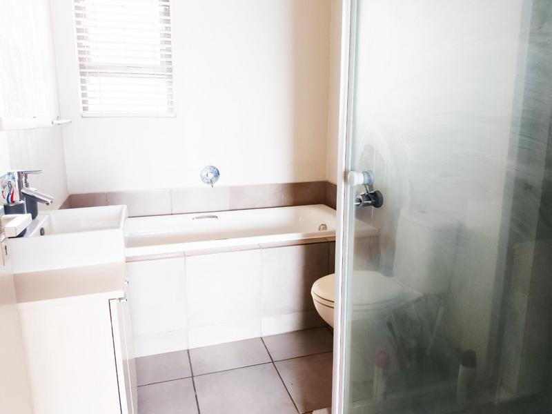 To Let 2 Bedroom Property for Rent in Beverley Gauteng