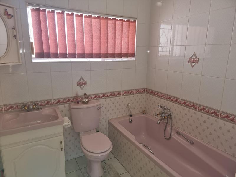 3 Bedroom Property for Sale in Edenvale Central Gauteng