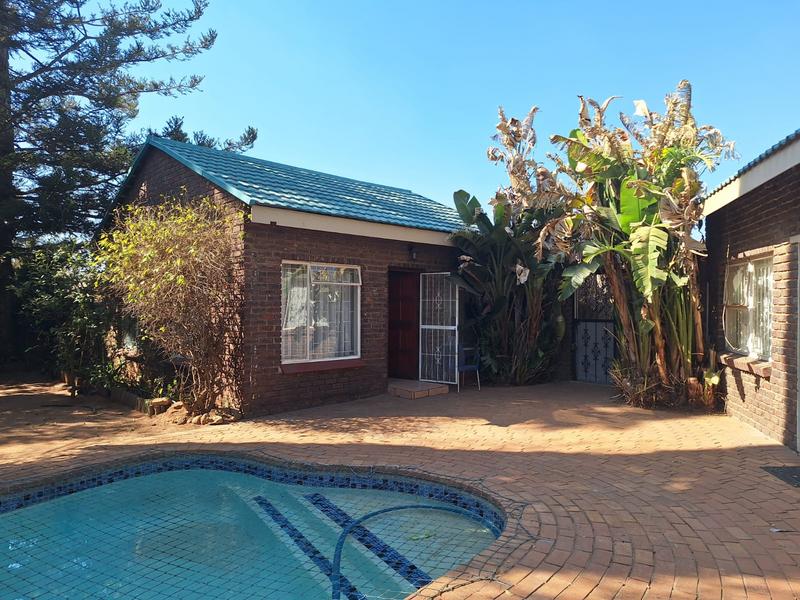 5 Bedroom Property for Sale in Lodeyko Gauteng