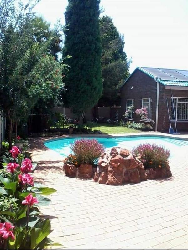 5 Bedroom Property for Sale in Lodeyko Gauteng