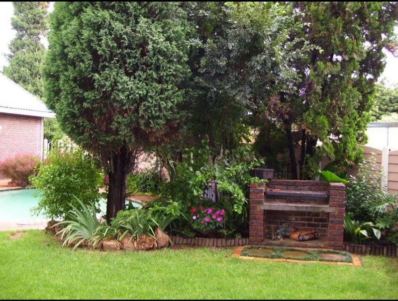 5 Bedroom Property for Sale in Lodeyko Gauteng