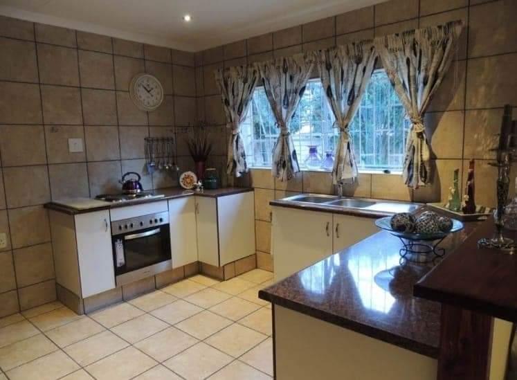 5 Bedroom Property for Sale in Lodeyko Gauteng