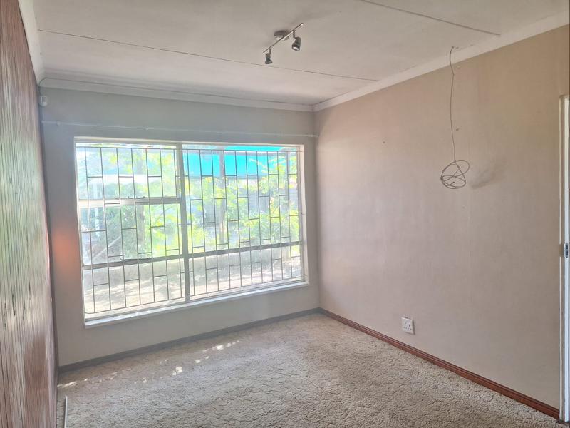 5 Bedroom Property for Sale in Lodeyko Gauteng