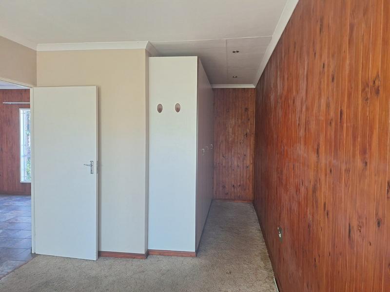 5 Bedroom Property for Sale in Lodeyko Gauteng