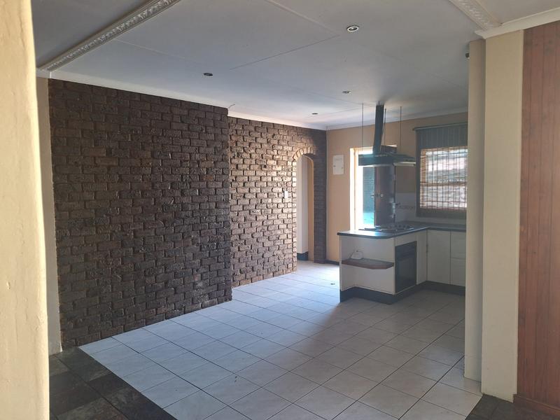 5 Bedroom Property for Sale in Lodeyko Gauteng