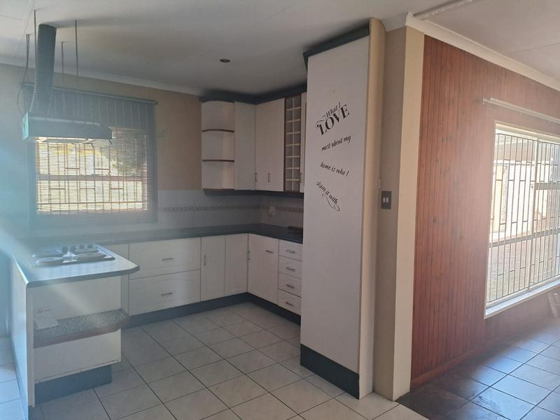 5 Bedroom Property for Sale in Lodeyko Gauteng