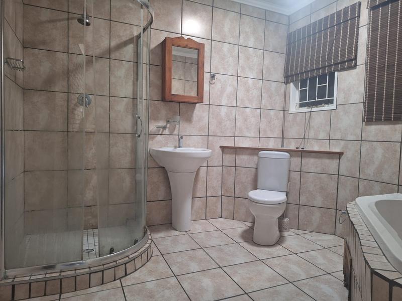 5 Bedroom Property for Sale in Lodeyko Gauteng