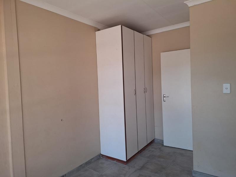 5 Bedroom Property for Sale in Lodeyko Gauteng