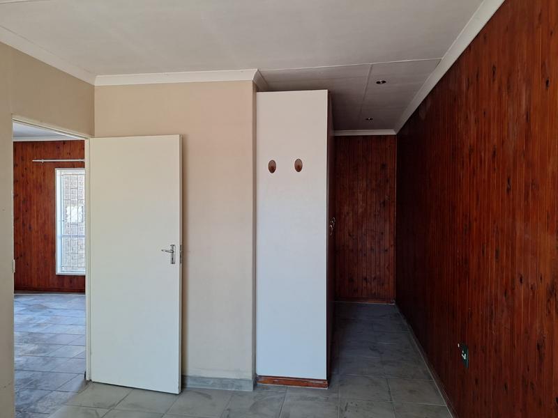 5 Bedroom Property for Sale in Lodeyko Gauteng