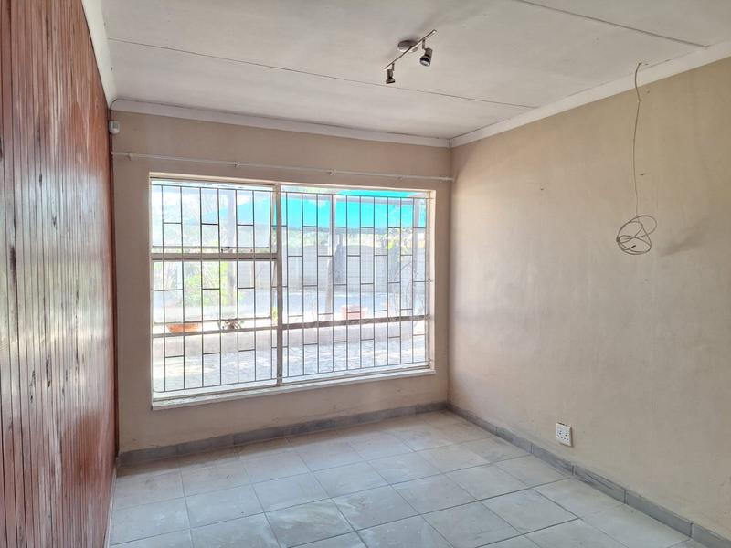 5 Bedroom Property for Sale in Lodeyko Gauteng