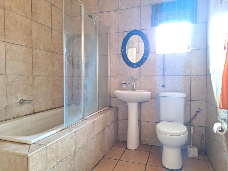 5 Bedroom Property for Sale in Lodeyko Gauteng