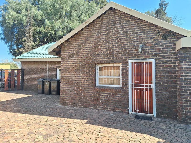 5 Bedroom Property for Sale in Lodeyko Gauteng