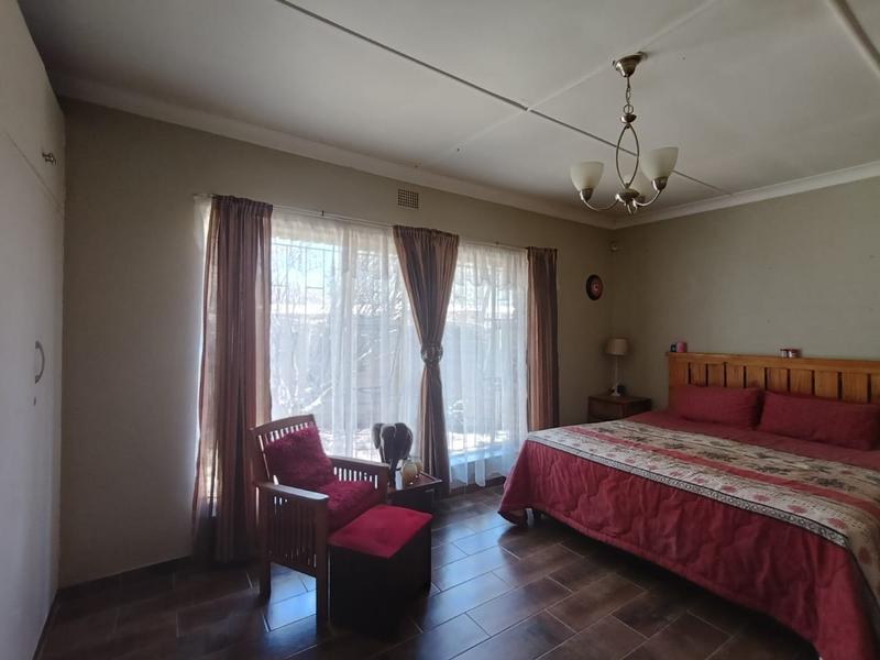 5 Bedroom Property for Sale in Lodeyko Gauteng