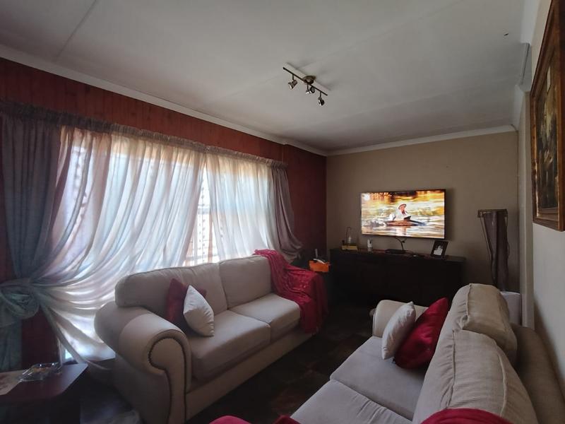 5 Bedroom Property for Sale in Lodeyko Gauteng