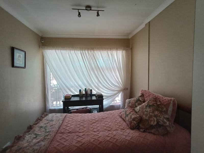 5 Bedroom Property for Sale in Lodeyko Gauteng