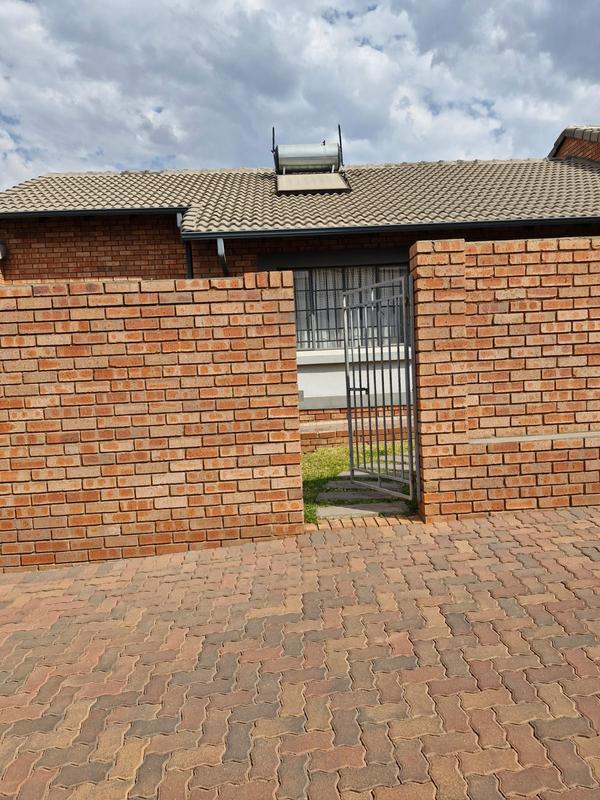 To Let 3 Bedroom Property for Rent in Noordwyk Gauteng