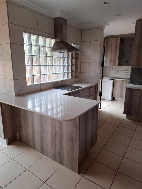 To Let 3 Bedroom Property for Rent in Die Wilgers Gauteng