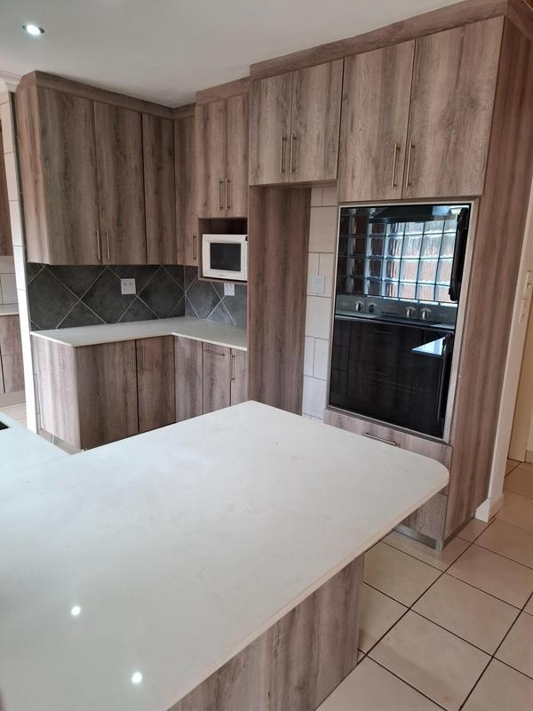 To Let 3 Bedroom Property for Rent in Die Wilgers Gauteng