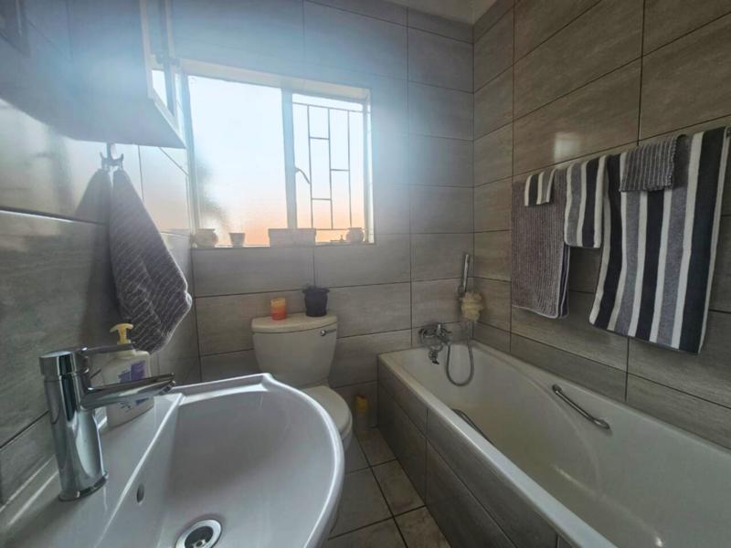 2 Bedroom Property for Sale in Pomona Gauteng