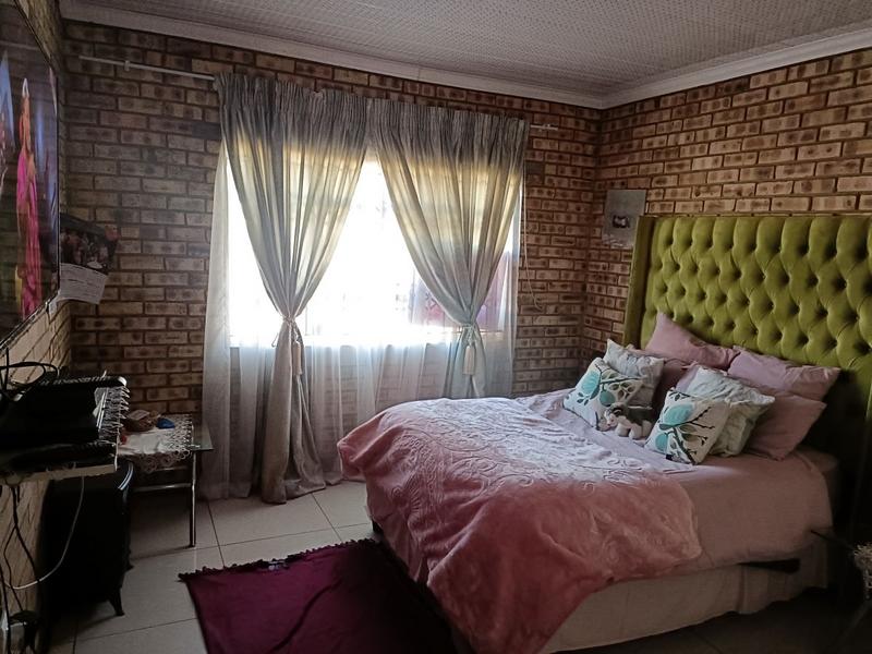 4 Bedroom Property for Sale in Vanderbijlpark CW Gauteng