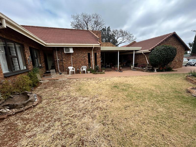 4 Bedroom Property for Sale in Rooihuiskraal Gauteng