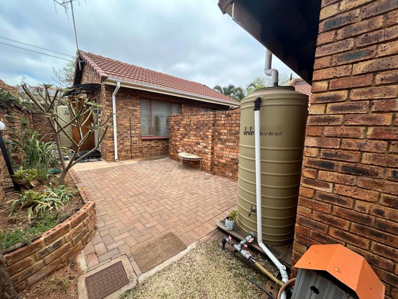 4 Bedroom Property for Sale in Rooihuiskraal Gauteng