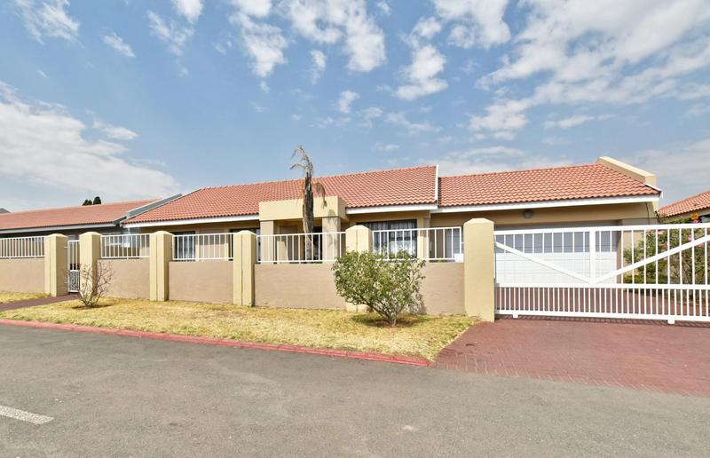 3 Bedroom Property for Sale in Sonneveld Gauteng