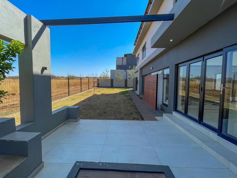 5 Bedroom Property for Sale in Midstream Ridge Gauteng