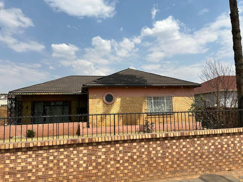 4 Bedroom Property for Sale in Rewlatch Gauteng