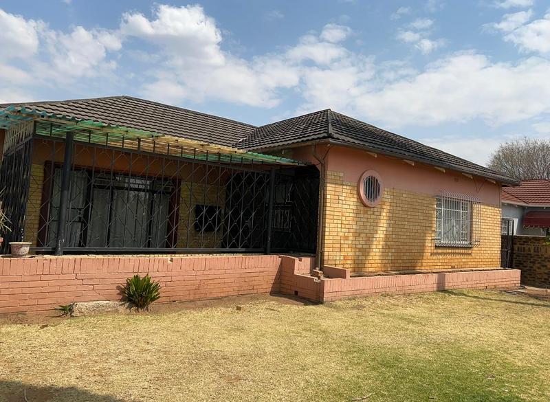 4 Bedroom Property for Sale in Rewlatch Gauteng