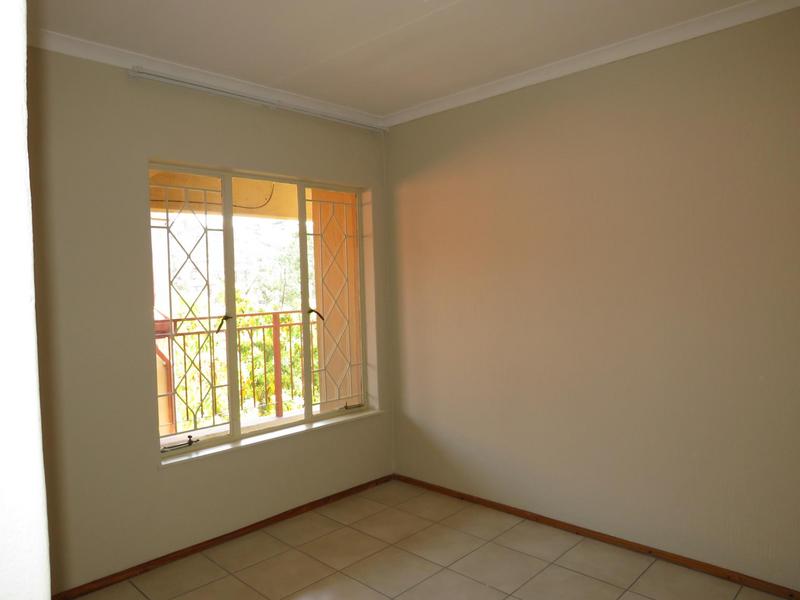 2 Bedroom Property for Sale in Helderkruin Gauteng