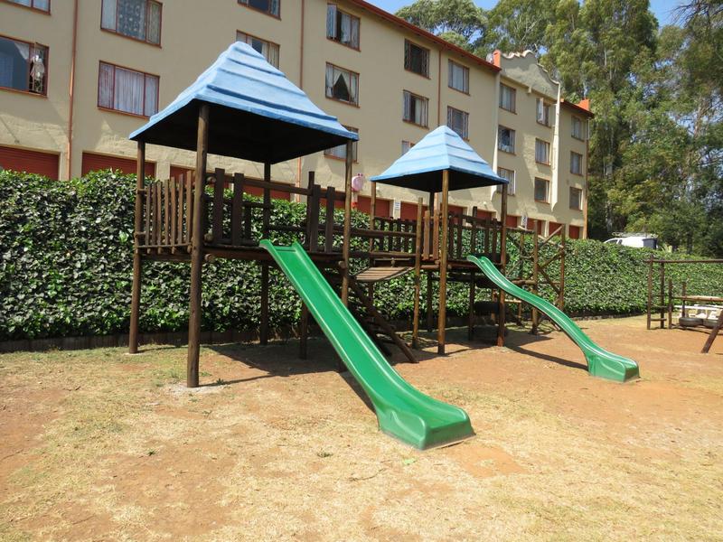 2 Bedroom Property for Sale in Helderkruin Gauteng