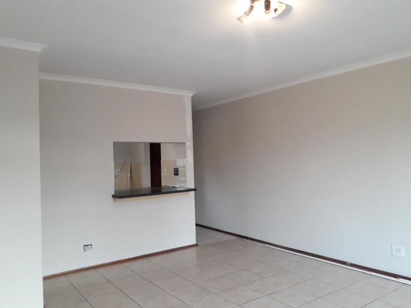 To Let 2 Bedroom Property for Rent in Sonneglans Gauteng