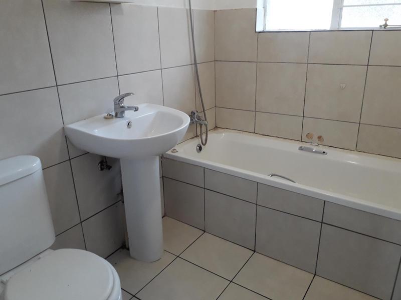 To Let 2 Bedroom Property for Rent in Sonneglans Gauteng