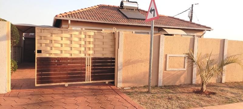 3 Bedroom Property for Sale in Rosslyn Gauteng