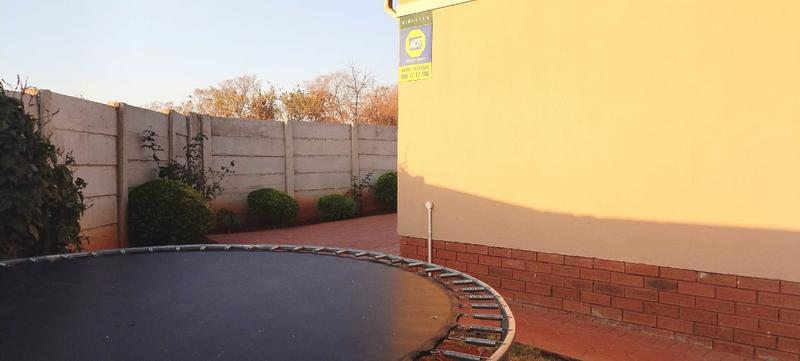 3 Bedroom Property for Sale in Rosslyn Gauteng