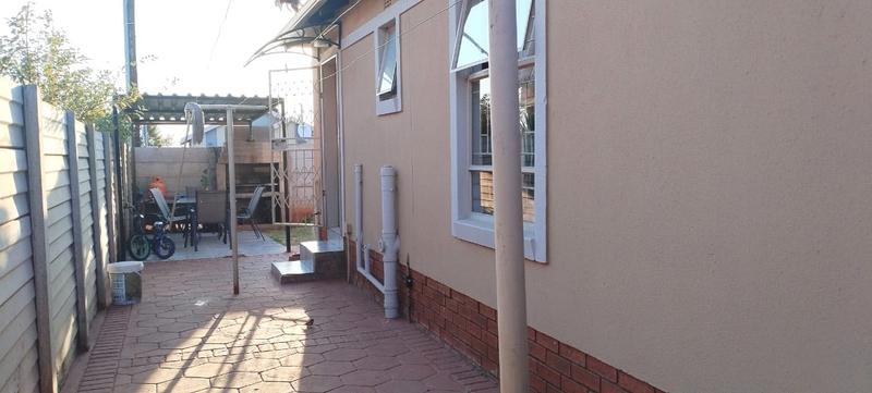 3 Bedroom Property for Sale in Rosslyn Gauteng