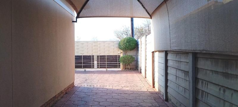 3 Bedroom Property for Sale in Rosslyn Gauteng