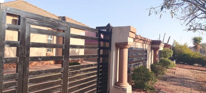 2 Bedroom Property for Sale in The Orchards Gauteng