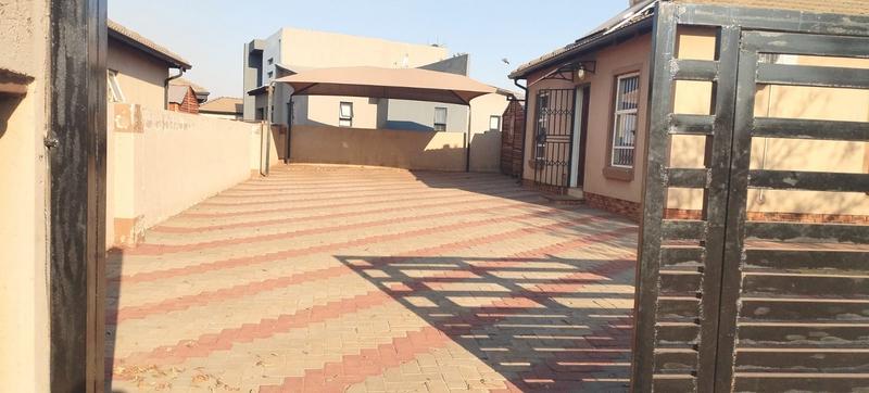 2 Bedroom Property for Sale in The Orchards Gauteng