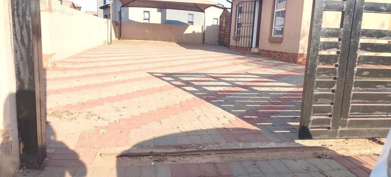 2 Bedroom Property for Sale in The Orchards Gauteng