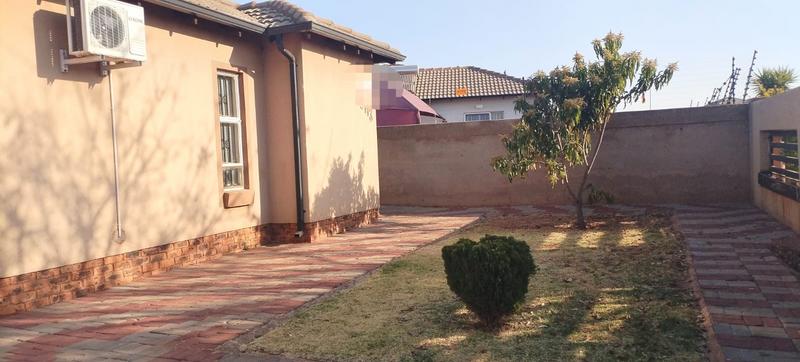 2 Bedroom Property for Sale in The Orchards Gauteng