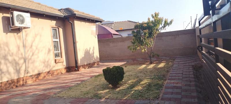 2 Bedroom Property for Sale in The Orchards Gauteng