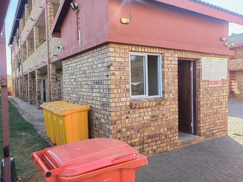 2 Bedroom Property for Sale in Lotus Gardens Gauteng