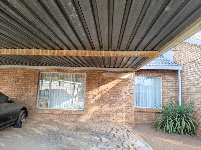 4 Bedroom Property for Sale in Crystal Park Gauteng