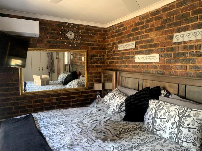 6 Bedroom Property for Sale in Freeway Park Gauteng