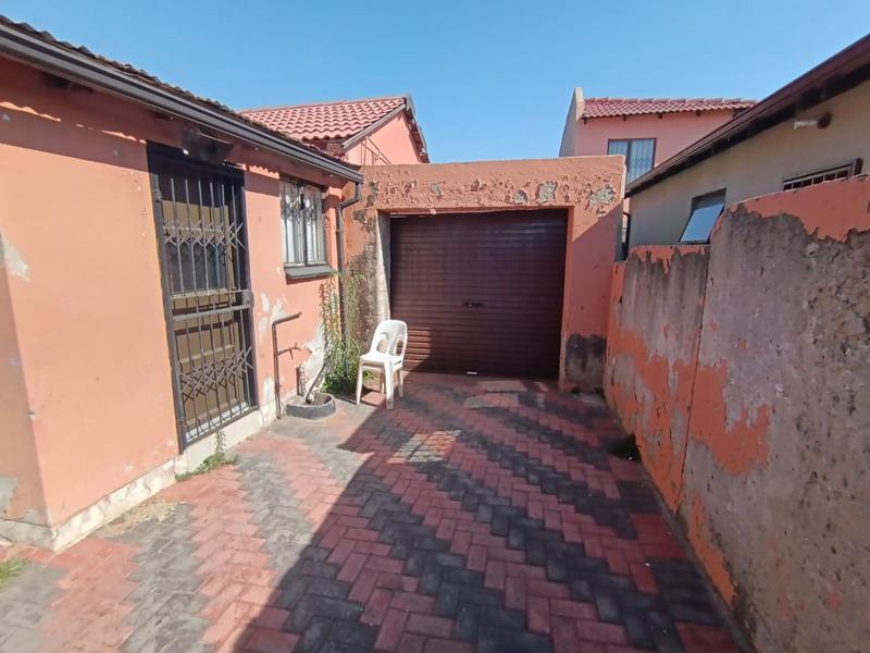 2 Bedroom Property for Sale in Fleurhof Gauteng